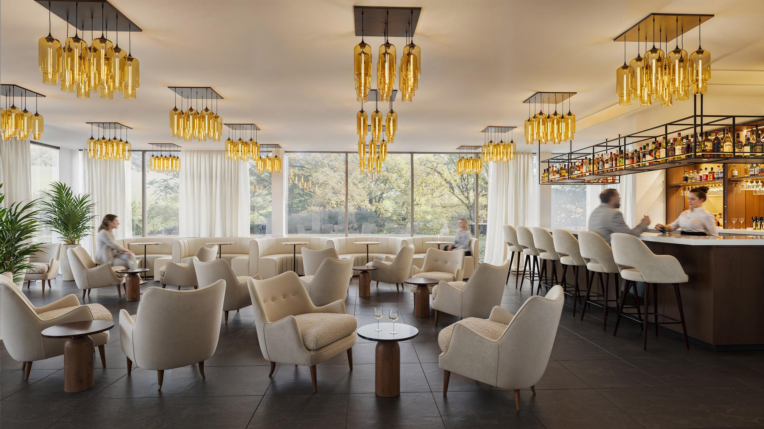 elegant-restaurant-interior-cgi Розкішний інтер'єр ресторану з люстрами із золотистого скла та елегантними меблями. візуалізація.